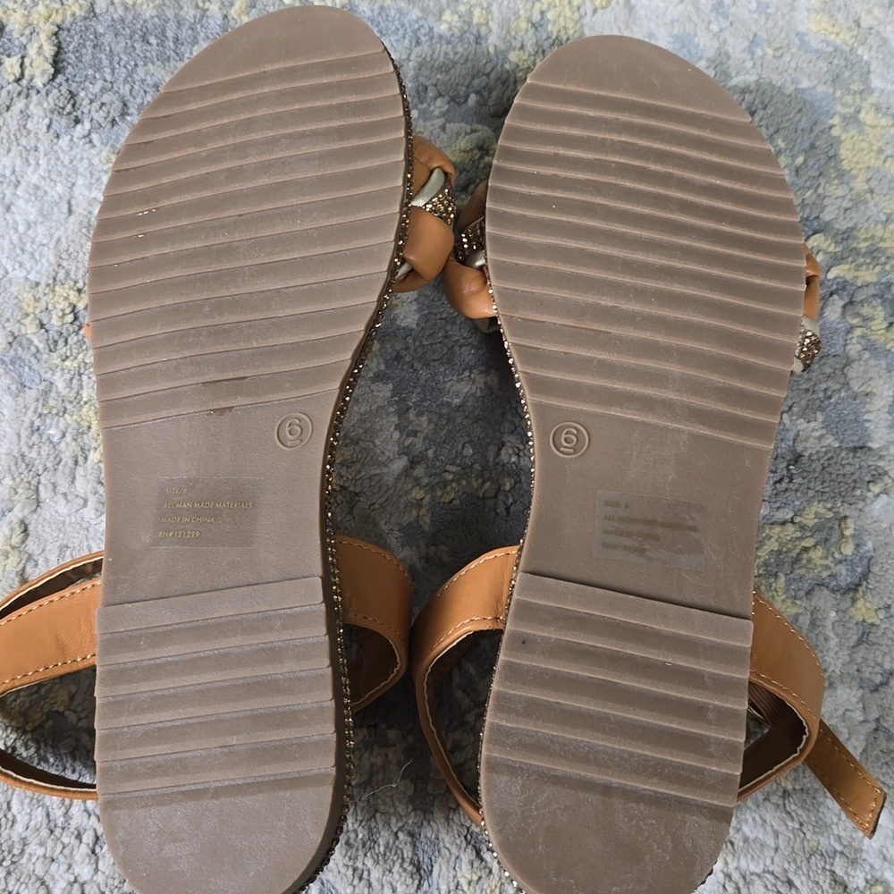 Via Rosa Caramel Elegant Tan Sandals with Gold Accents - Picture 7 of 10